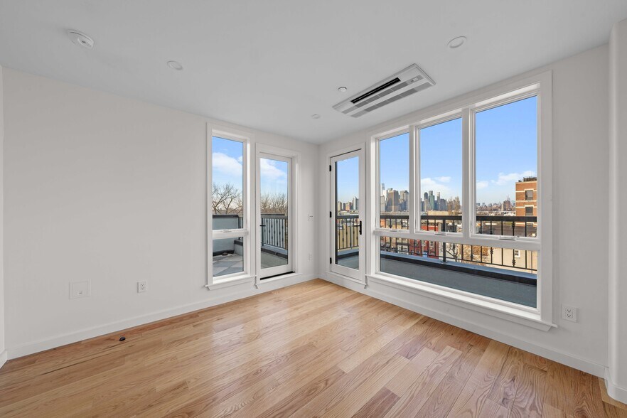 More Photos Of 41 Summit St, Brooklyn Warehouse For Sale