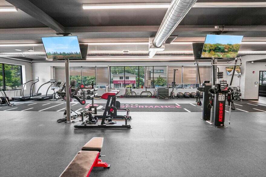More Photos Of 530-540 Bergen Blvd, Ridgefield Office For Sale