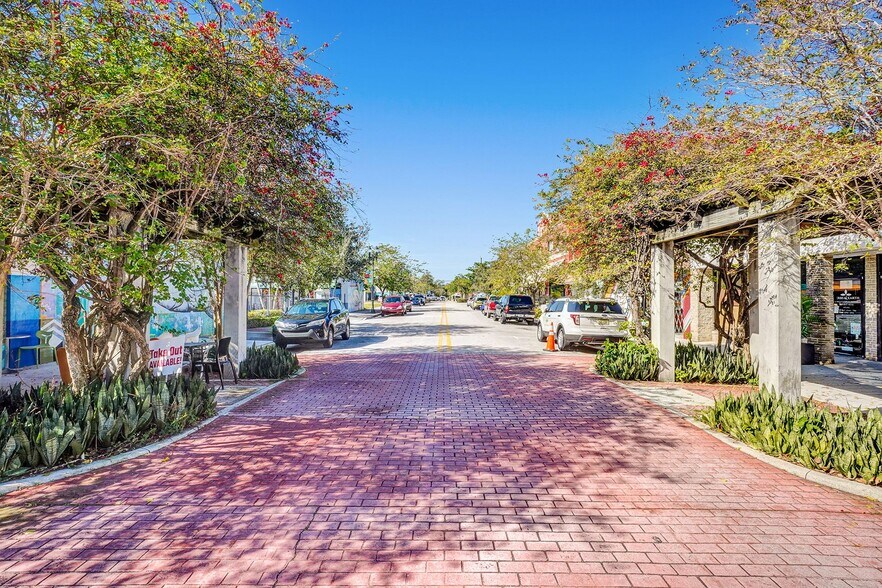 More Photos Of 420 Northwood Rd, West Palm Beach Storefront For Lease