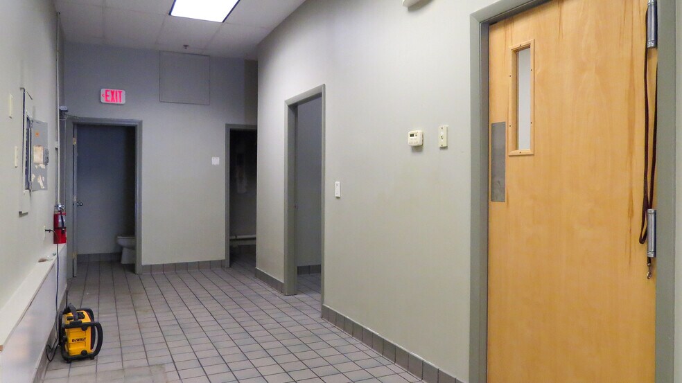 More Photos Of 2626 Brown Ave, Manchester Unknown For Lease