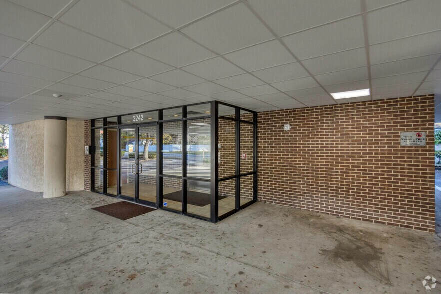 More Photos Of 3242 Henderson Blvd, Tampa Office For Lease