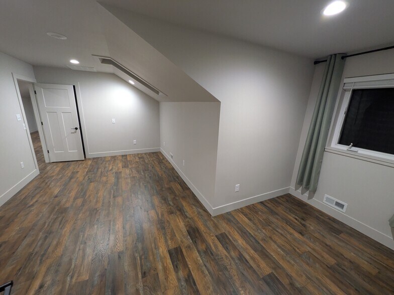 More Photos Of 6891 Grand Ave, Billings Service For Lease