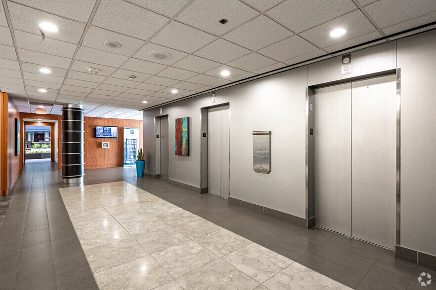 More Photos Of 17300 N Dallas Pky, Dallas Office For Lease