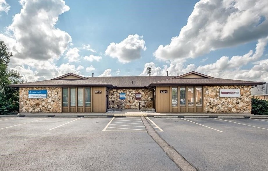 Primary Photo Of 1202-1214 N Monroe Dr, Xenia Medical For Sale