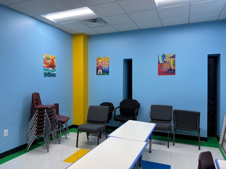 More Photos Of 12204 Sharpview Dr, Houston Religious Facility For Lease