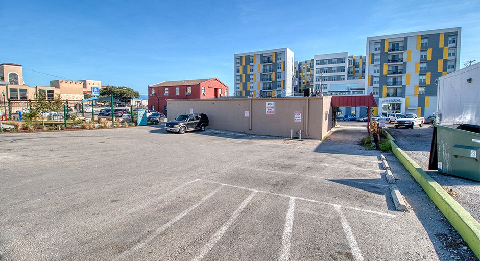 More Photos Of 209 N Edward Gary St, San Marcos Freestanding For Lease