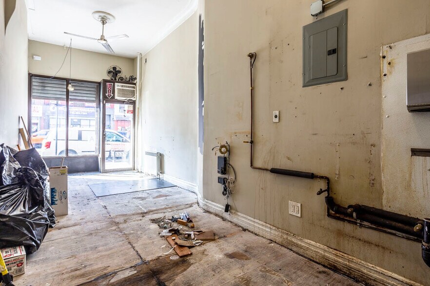 More Photos Of 1008 Manhattan Ave, Brooklyn Storefront Retail Residential For Lease