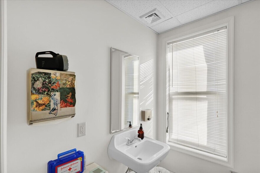 More Photos Of 612 Reading Ave, West Reading Office For Sale