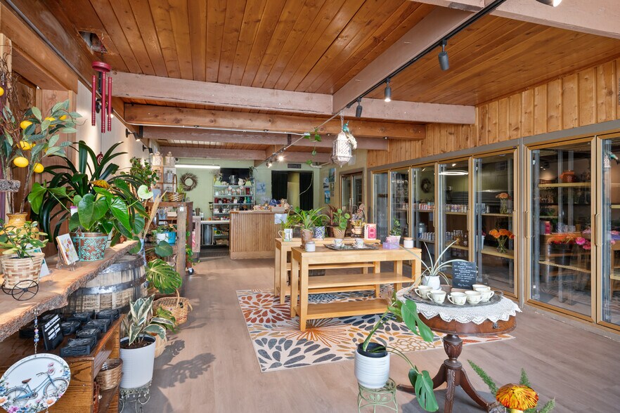 More Photos Of 108 Main St, Stevensville General Retail For Sale