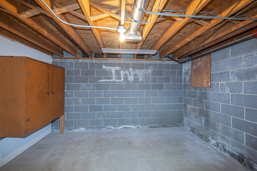 More Photos Of 7997 Wesley Dr, Strongsville Apartments For Sale