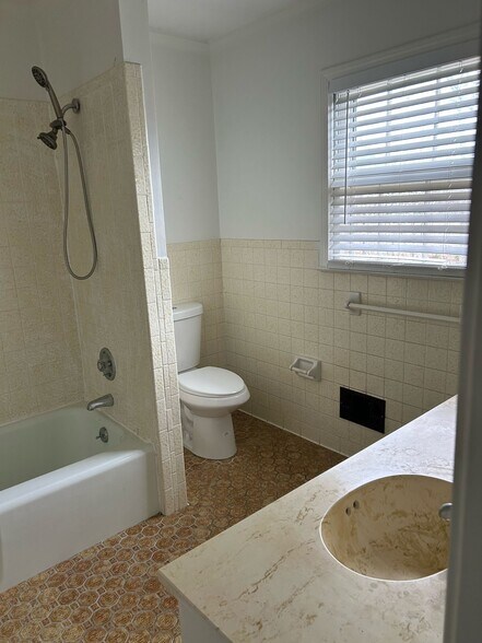 More Photos Of 4455 State Bridge Way, Alpharetta Office Residential For Lease