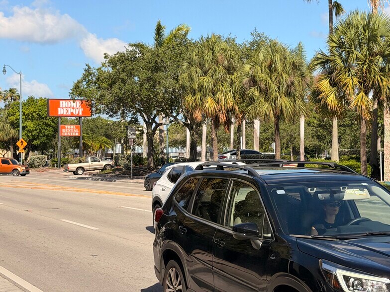 More Photos Of 3090 SW 8th St, Miami Freestanding For Lease
