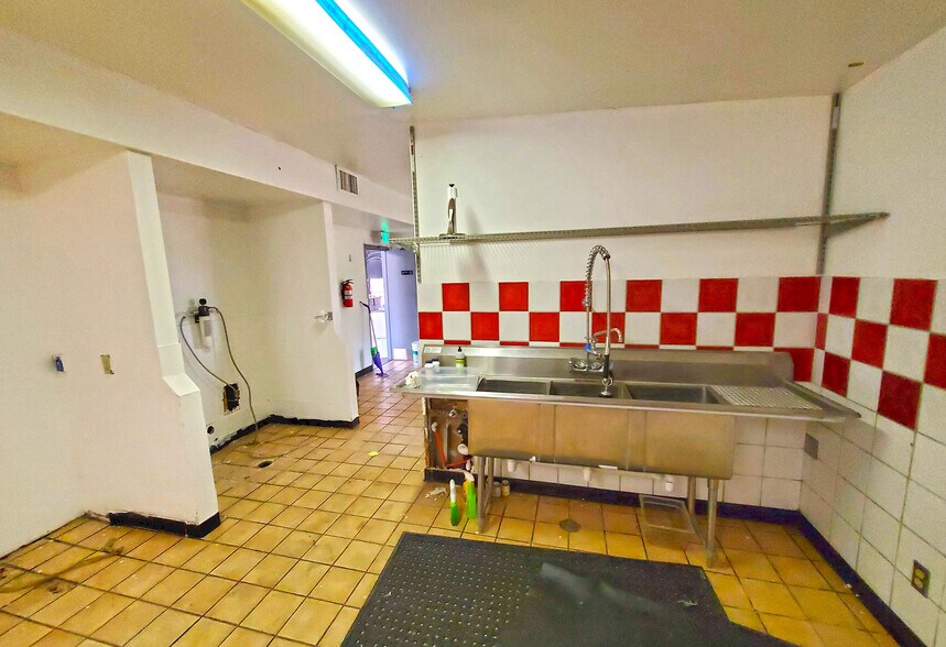 More Photos Of 1252 S Hover St, Longmont Restaurant For Sale