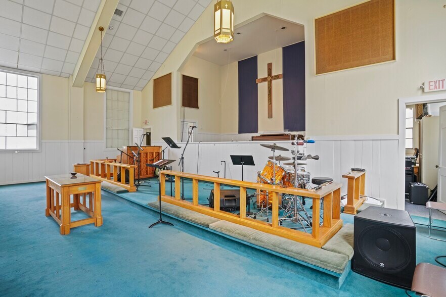 More Photos Of 728 E 55th St, Savannah Religious Facility For Sale