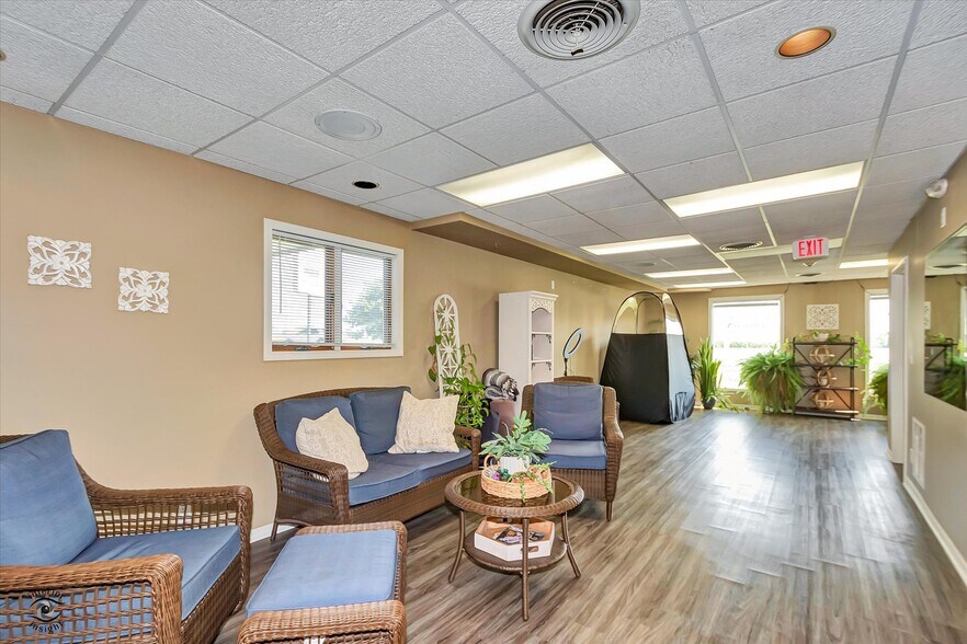 More Photos Of 1112 E Railroad St, Sandwich Office For Sale