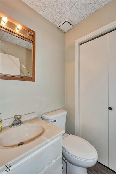 More Photos Of 1112 E Railroad St, Sandwich Office For Sale