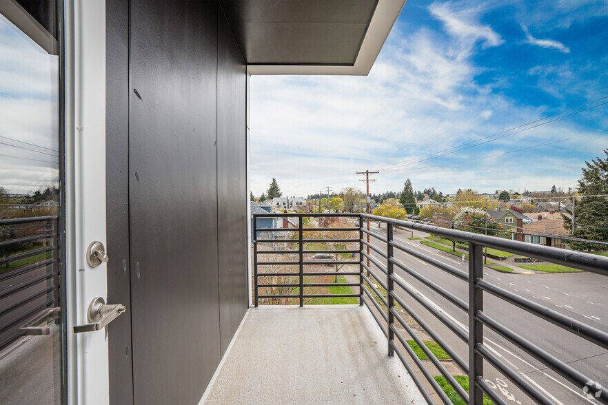 More Photos Of 2171 N Rosa Parks Way, Portland Apartments For Sale