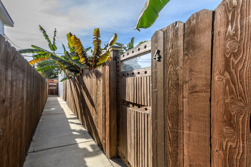 More Photos Of 1824 10th St, Santa Monica Apartments For Sale