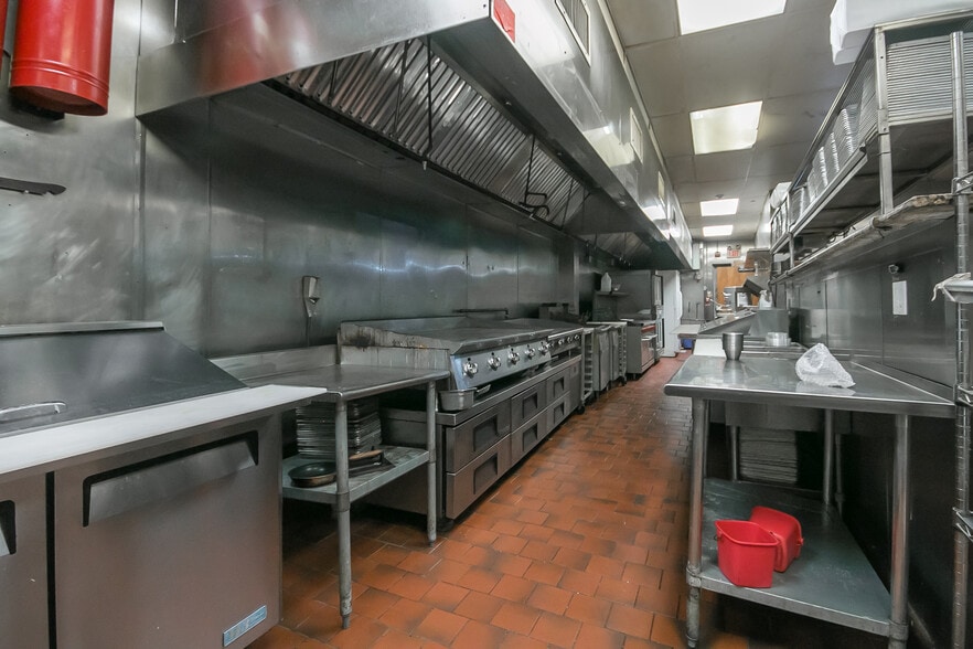 More Photos Of 1111-1113 Walnut St, Philadelphia Storefront For Lease