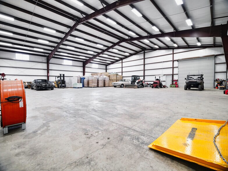 More Photos Of 109 Alamirah, Hutto Warehouse For Lease