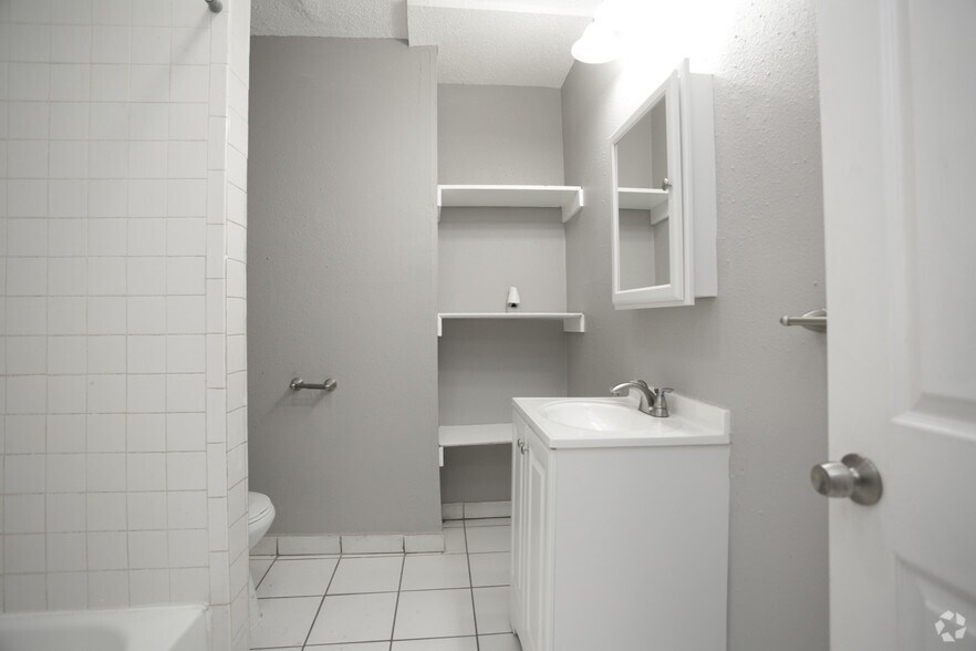 More Photos Of 135 N Lawn Ave, Kansas City Apartments For Sale