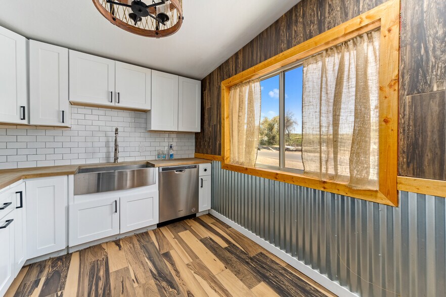 More Photos Of 2200 La Osa st, Tucson Light Distribution For Lease