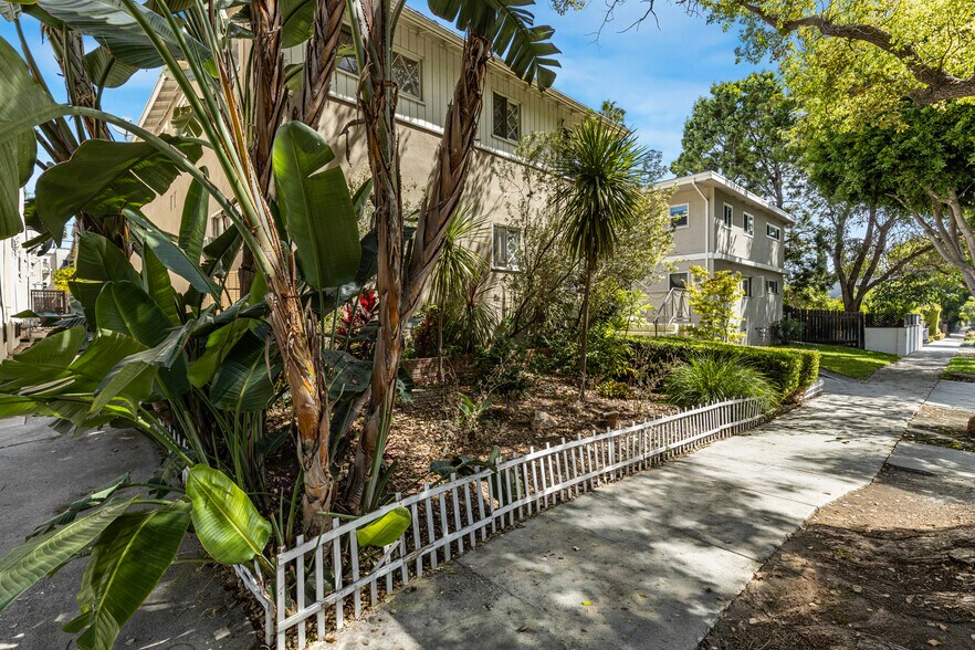 More Photos Of 7627 Hampton Ave, Los Angeles Apartments For Sale
