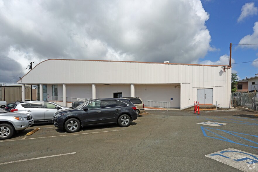More Photos Of 2200 Kamehameha Hwy, Honolulu General Retail For Lease