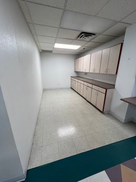 More Photos Of 4635 Andrews St, North Las Vegas Manufacturing For Sale