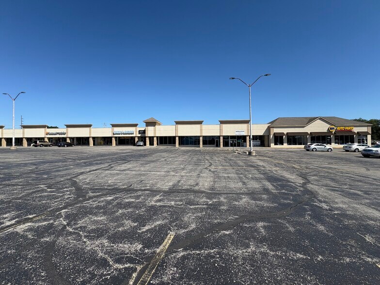 Primary Photo Of 114-138 E North Ave, Belton General Retail For Sale