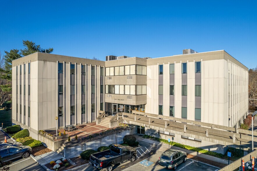 More Photos Of 20 Walnut St, Wellesley Office For Lease