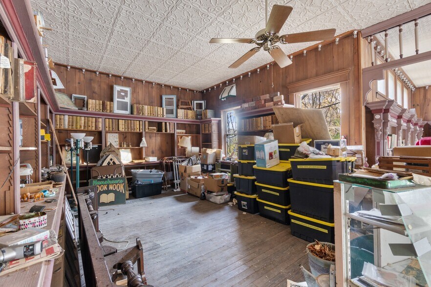 More Photos Of 75 Center St, Eureka Springs General Retail For Sale