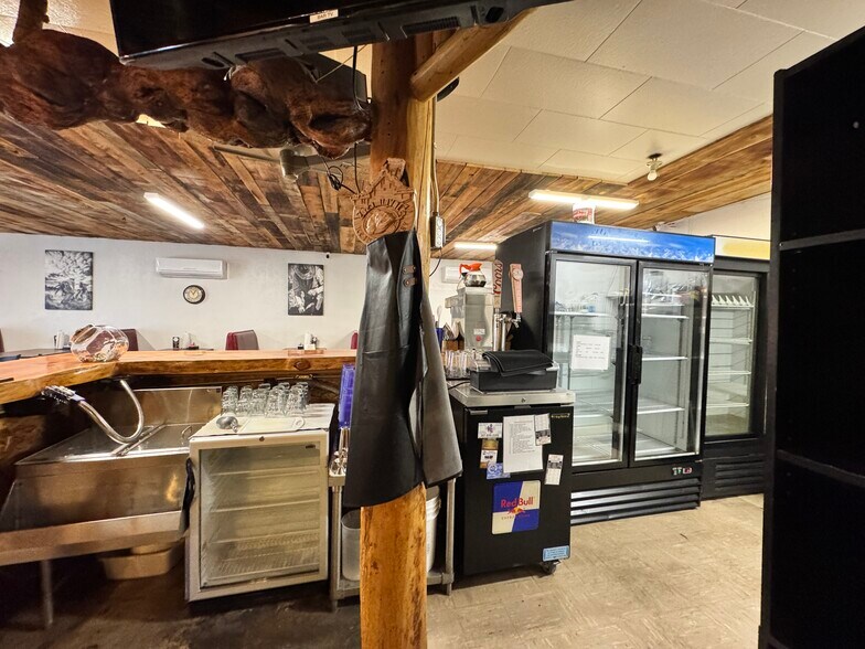 More Photos Of 1550 Missouri Valley Rd, Riverton Restaurant For Sale