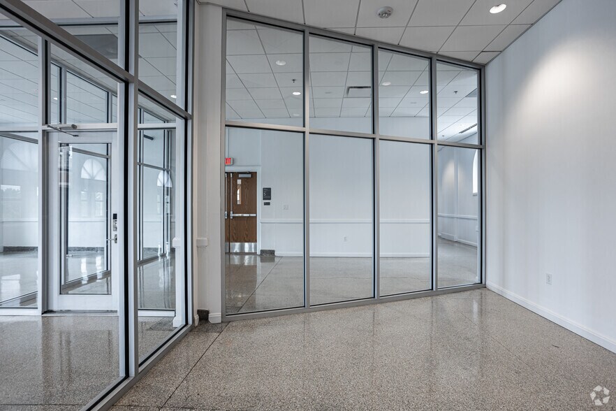 More Photos Of 300 E 39th St, Kansas City Office For Lease