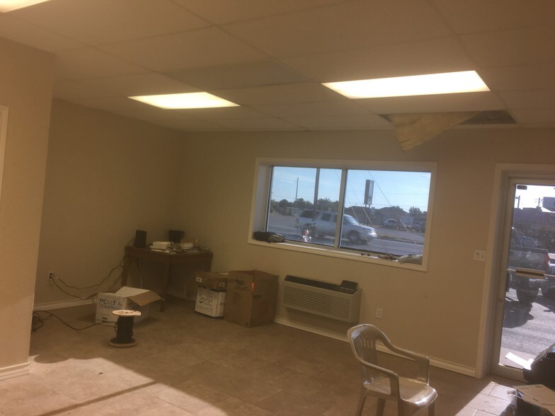 More Photos Of 900 S Midkiff Rd, Midland Storefront Retail Office For Lease