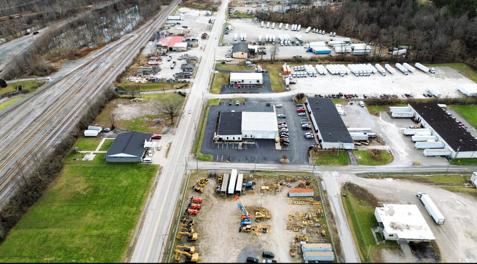 More Photos Of 2400 S Main St, Corbin Flex For Sale