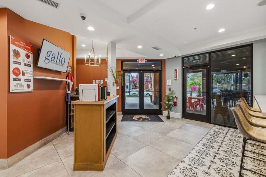 More Photos Of 402 Center St, Lewiston Restaurant For Lease