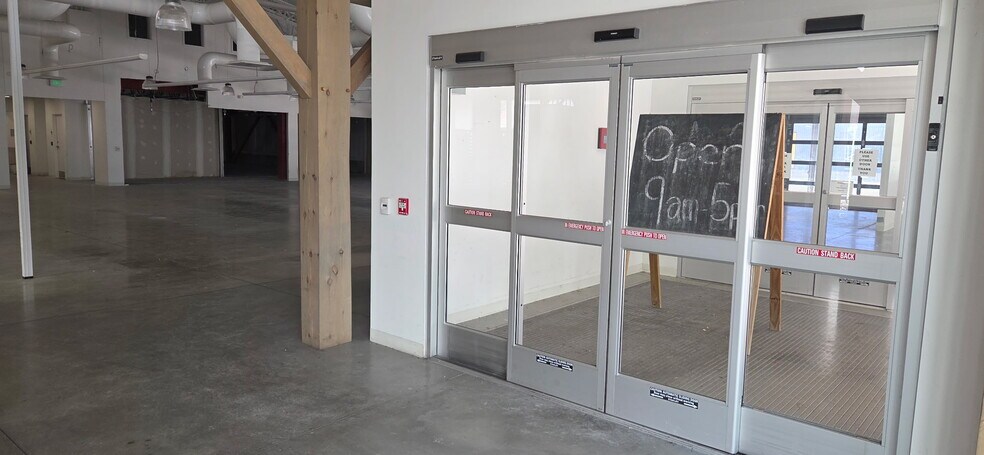 More Photos Of 225 Ellicott St, Buffalo Supermarket For Sale