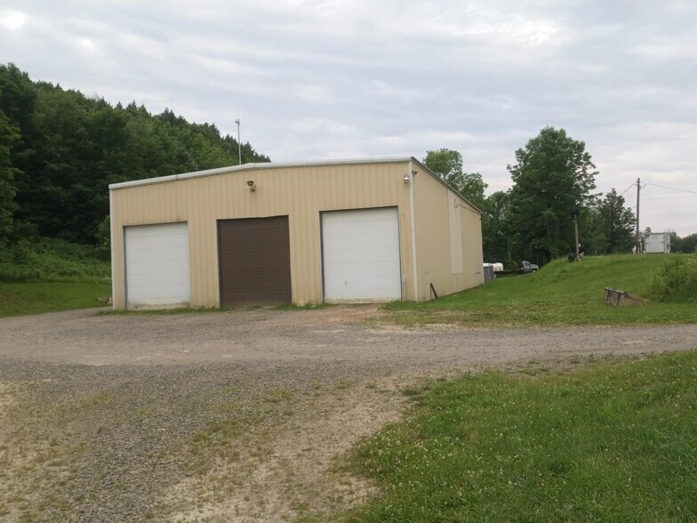 More Photos Of 224 Michael Ln, New Berlin Racetrack For Sale