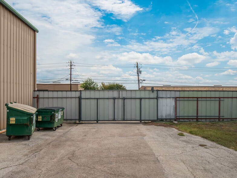 More Photos Of 13730 Immanuel Rd, Pflugerville Warehouse For Lease