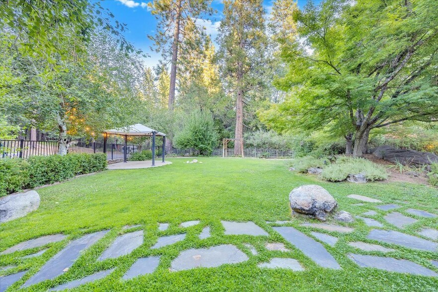 More Photos Of 22732 Middle Camp rd, Sonora Hotel For Sale