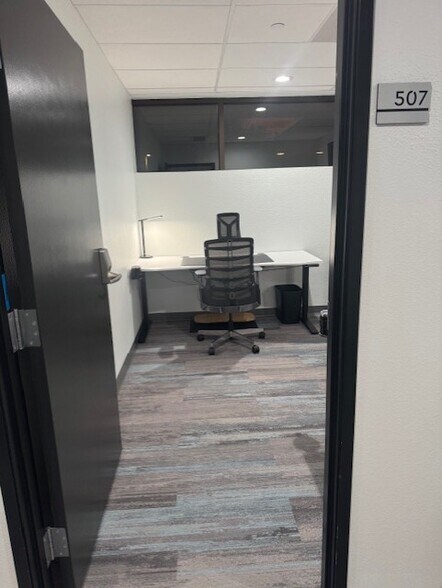 More Photos Of 3275 W Ina Rd, Tucson Coworking Space