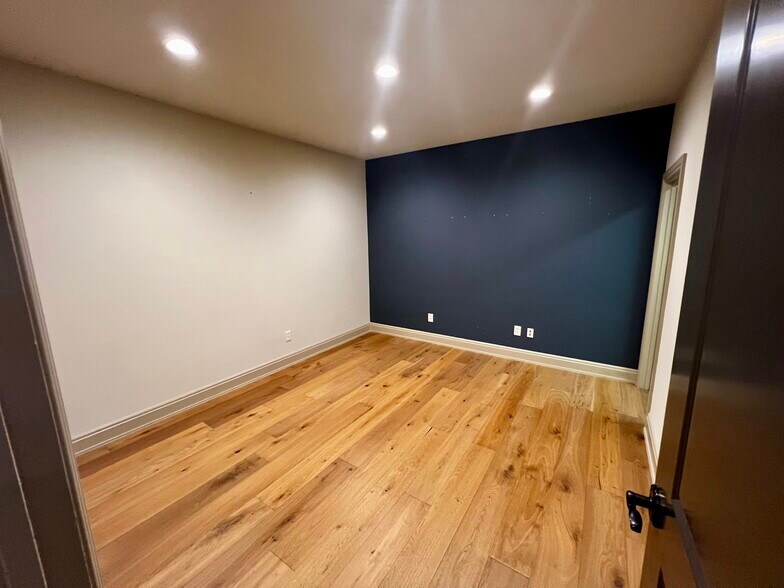 More Photos Of 11818 Warfield St, San Antonio Service For Lease
