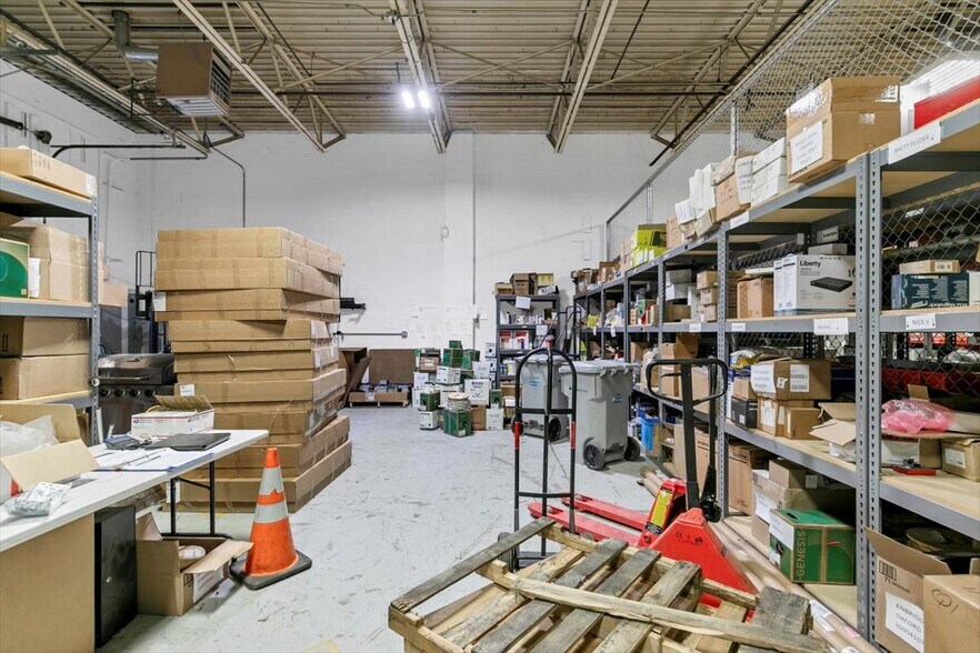 More Photos Of 118 Quinnipiac Ave, North Haven Warehouse For Lease