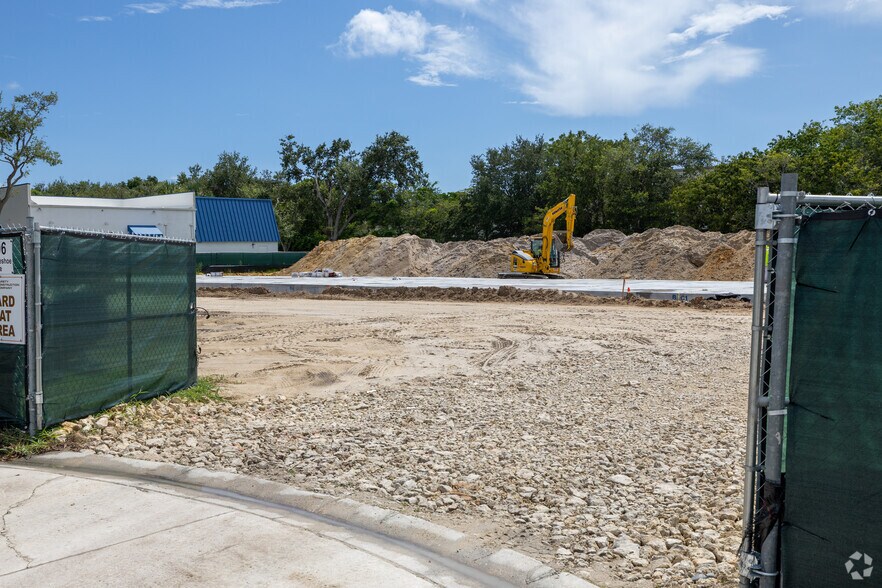 Primary Photo Of 3106 N Horseshoe Dr, Naples Self Storage For Sale