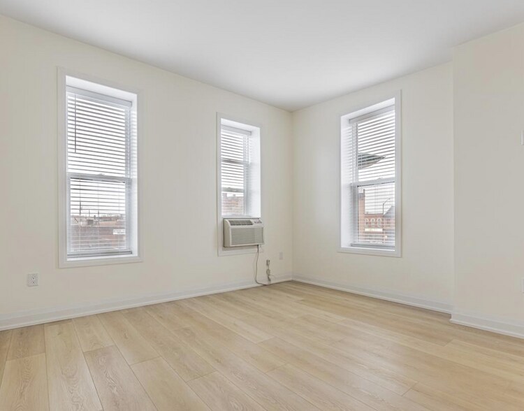 More Photos Of 36 Lindsay St S, Kawartha Lakes Apartments For Sale