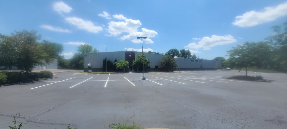 More Photos Of 201 W Carmel Dr, Carmel Theater Concert Hall For Lease