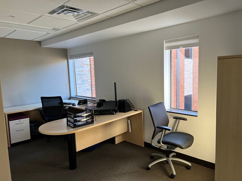 More Photos Of 219-223 Little Canada Rd E, Saint Paul Office For Lease