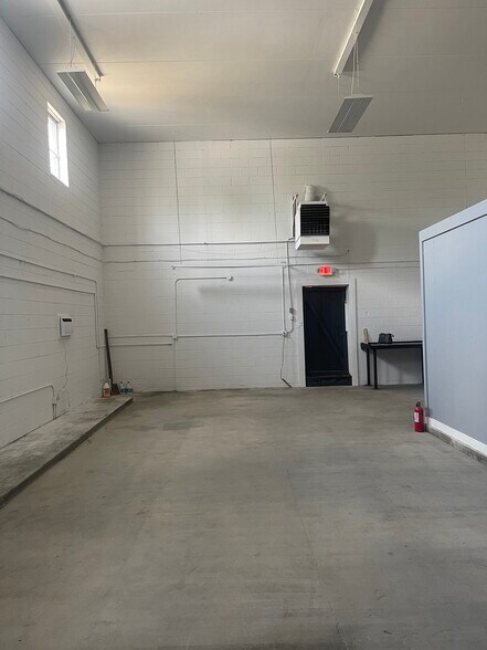 More Photos Of 103 Donald Dr, Nashville Service For Lease