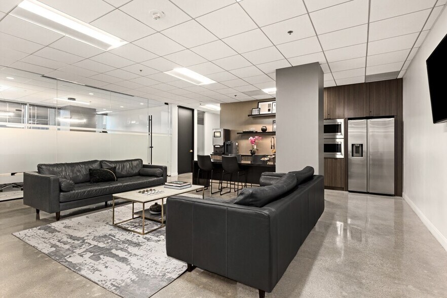 More Photos Of 10940 Wilshire Blvd, Los Angeles Coworking Space